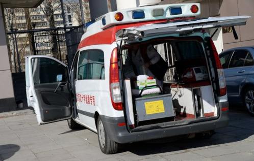 救護(hù)車生產(chǎn)廠家簡析車內(nèi)的醫(yī)療配置有哪些？