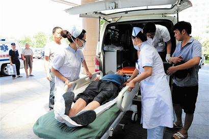 千里護送，轉(zhuǎn)運救護車帶動救護車廠家發(fā)展01